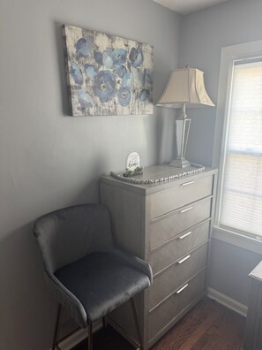 Interior - Enjoyable 1-bedroom apartment with AC in charming Shaker Heights (Shaker Heights)