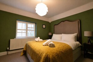 Iron/ironing board, internet, bed sheets