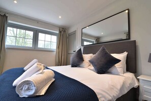 Iron/ironing board, Internet, bed sheets - Charming 6BDR home in the Essex Countryside (Stanford Rivers)