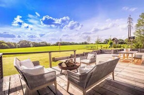 Outdoor dining - Charming 6BDR home in the Essex Countryside (Stanford Rivers)