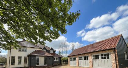 Charming 6BDR home in the Essex Countryside