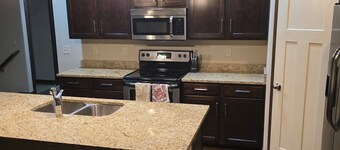 Spacious 4-bedroom 3-bath house in wonderful Altoona with AC