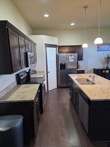 Spacious 4-bedroom 3-bath house in wonderful Altoona with AC
