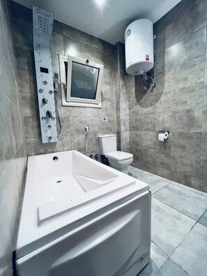 โต๊ะทำงาน, พื้นที่ทำงานแบบใช้แล็ปท็อป, Wi-Fi ฟรี