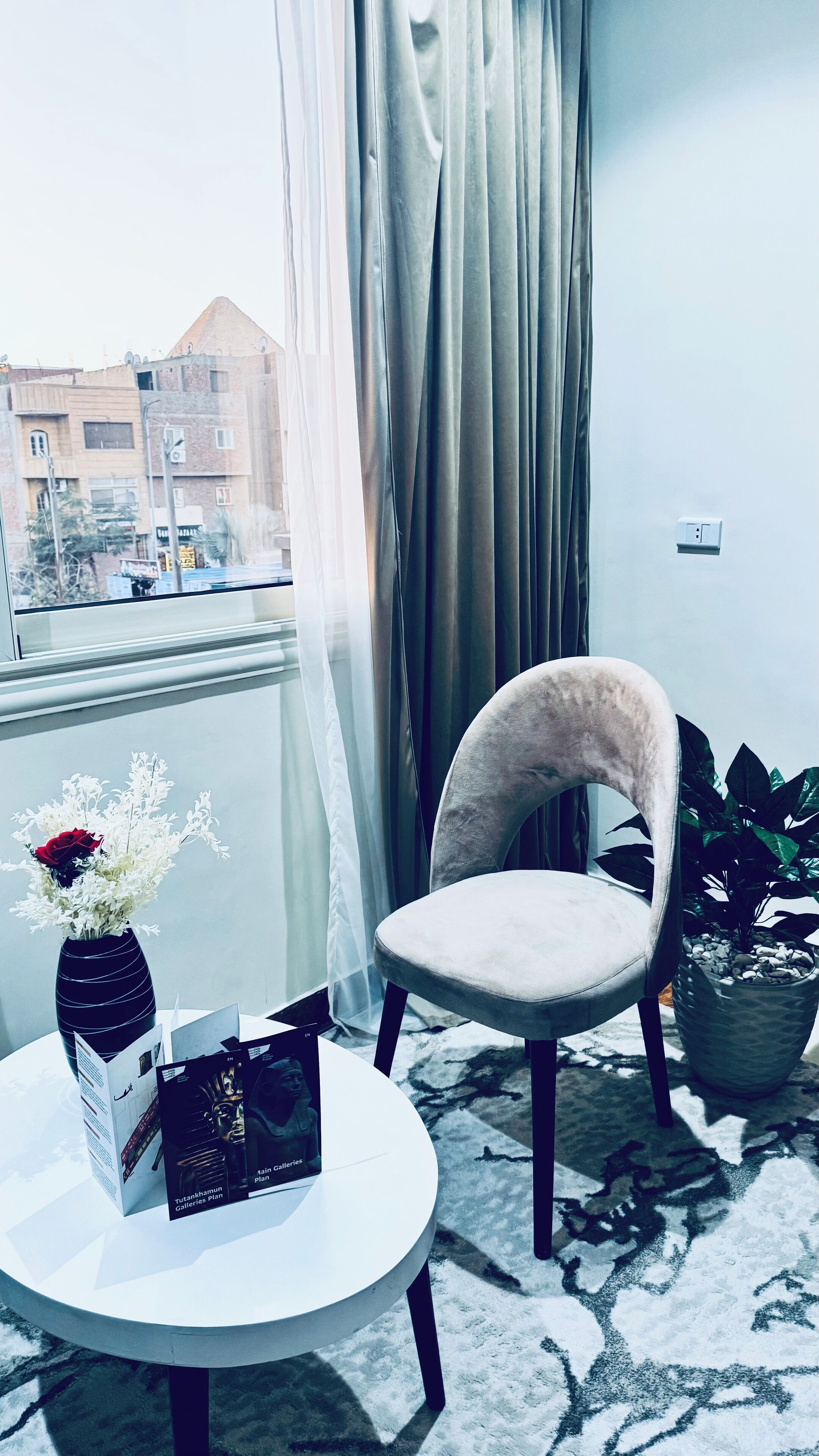 Minibar, desk, laptop workspace, free WiFi