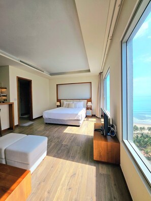 Iron/ironing board, WiFi, bed sheets - A La Carte Danang Beach Apartment (Đà Nẵng)