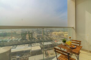 Outdoor dining - Sky-High Marina Chic (Dubai)