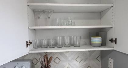 2-bedroom apartment near Busch Gardens and USF!! WiFi & Central AC