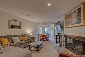 Televisión, chimenea