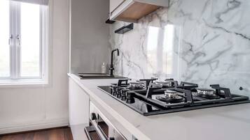 Fridge, microwave, oven, stovetop