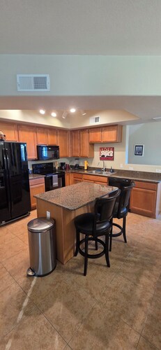 2-bedroom townhome in beautiful Tempe Next to Cubs Spring Training Field