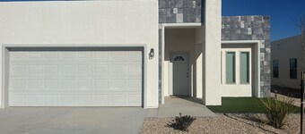 Red Hawk Gold Course. Spacious 4-bedroom house in charming Las Cruces with AC