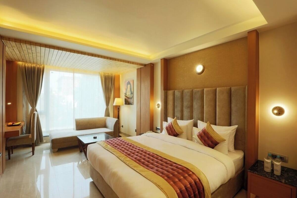 Habitación doble Deluxe, vista a la ciudad | Espacio para trabajar con laptop y wifi gratis