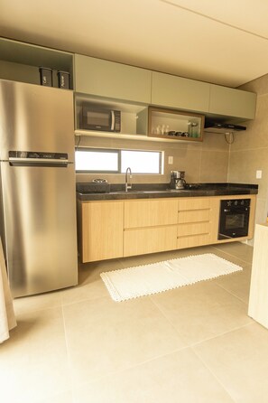 Private kitchen - Apartments where you can enjoy all the comforts of a house. Oceanfront (Japaratinga)