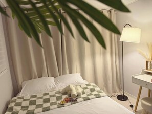 Vila clássica, 2 quartos, geladeira, vista para a cidade