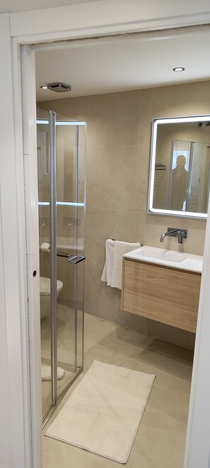 Shower, hair dryer, towels, soap - Center Brand New duplex Private pool (Nerja)