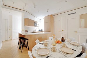 Apartment | Dining - Elegant A/C Apt 2br/6p - Paris 17th/monceau (Paris)