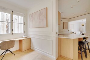 Appartement | Cuisine privée | Réfrigérateur, micro-ondes, four, plaque de cuisson