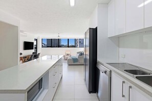 Fridge, microwave, oven, stovetop - Modern 2BDR apartment in the heart of Broadbeach (Gold Coast)