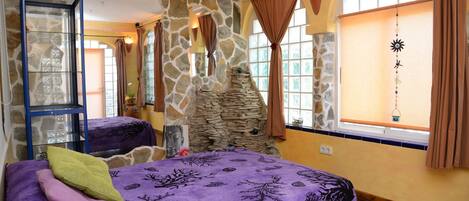 Iron/ironing board, internet, bed sheets