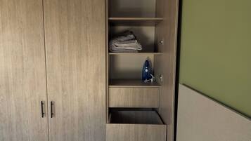 1 Schlafzimmer, Schreibtisch, Bügeleisen/Bügelbrett, kostenloses WLAN
