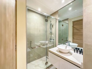 Bathroom - Minimal Studio in Marina (Dubai)
