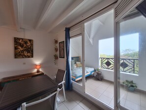 Interior - Chez Madeline -Horizon sea and flamboyants (Le Gosier)