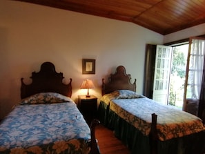 9 bedrooms, iron/ironing board, bed sheets