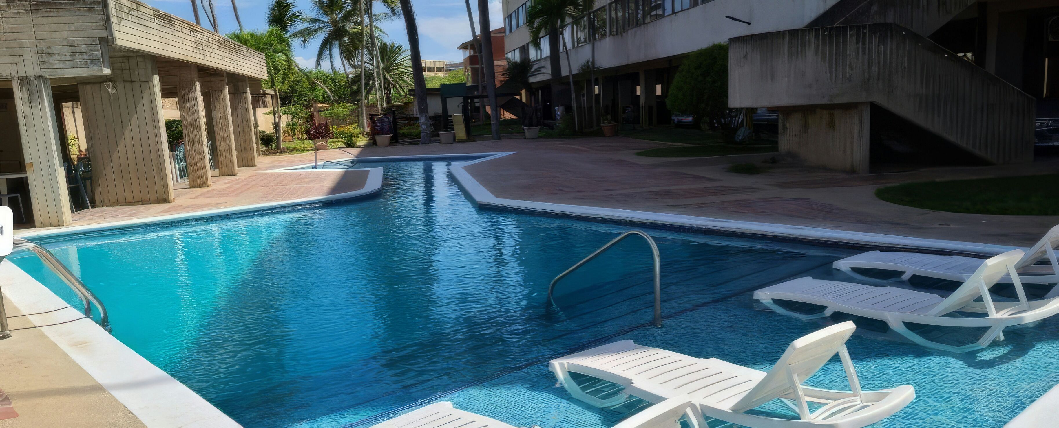 حمّام سباحة خارجي