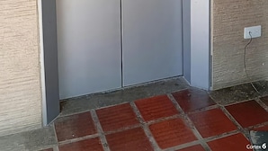 A closed elevator door with a sign above it reading "Piso 4". - Studio in Zona Top, steps from the beach (Near City Place and La Vela) (Pampatar)