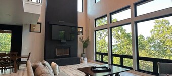 Modern Luxury with Panoramic Lake Views | Hot Tub