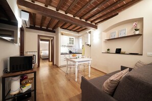 TV - Casa di Chiara -Florence Charm, Modern Ground Floor & Beams near the city center (Florence)