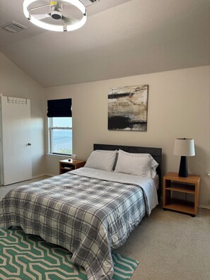 Iron/ironing board, WiFi, bed sheets - Modern comfort near Medical Center (Houston)