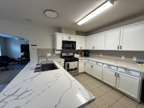 Private kitchen - Modern comfort near Medical Center (Houston)