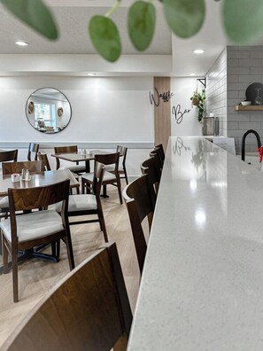 Dining - Four Points By Sheraton Prince George (Prince George)