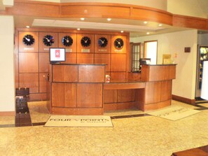 Lobby - Four Points By Sheraton Prince George (Prince George)