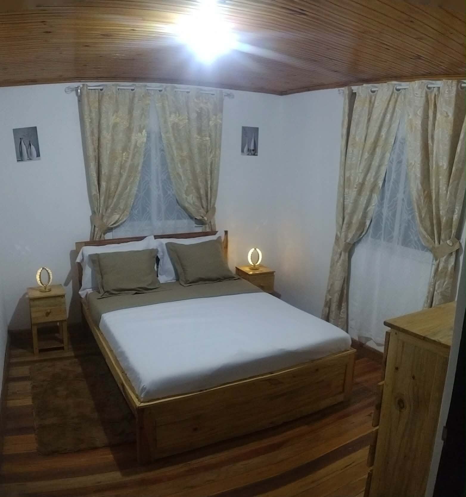 2 sovrum, strykjärn/strykbräda, gratis wi-fi och sängkläder