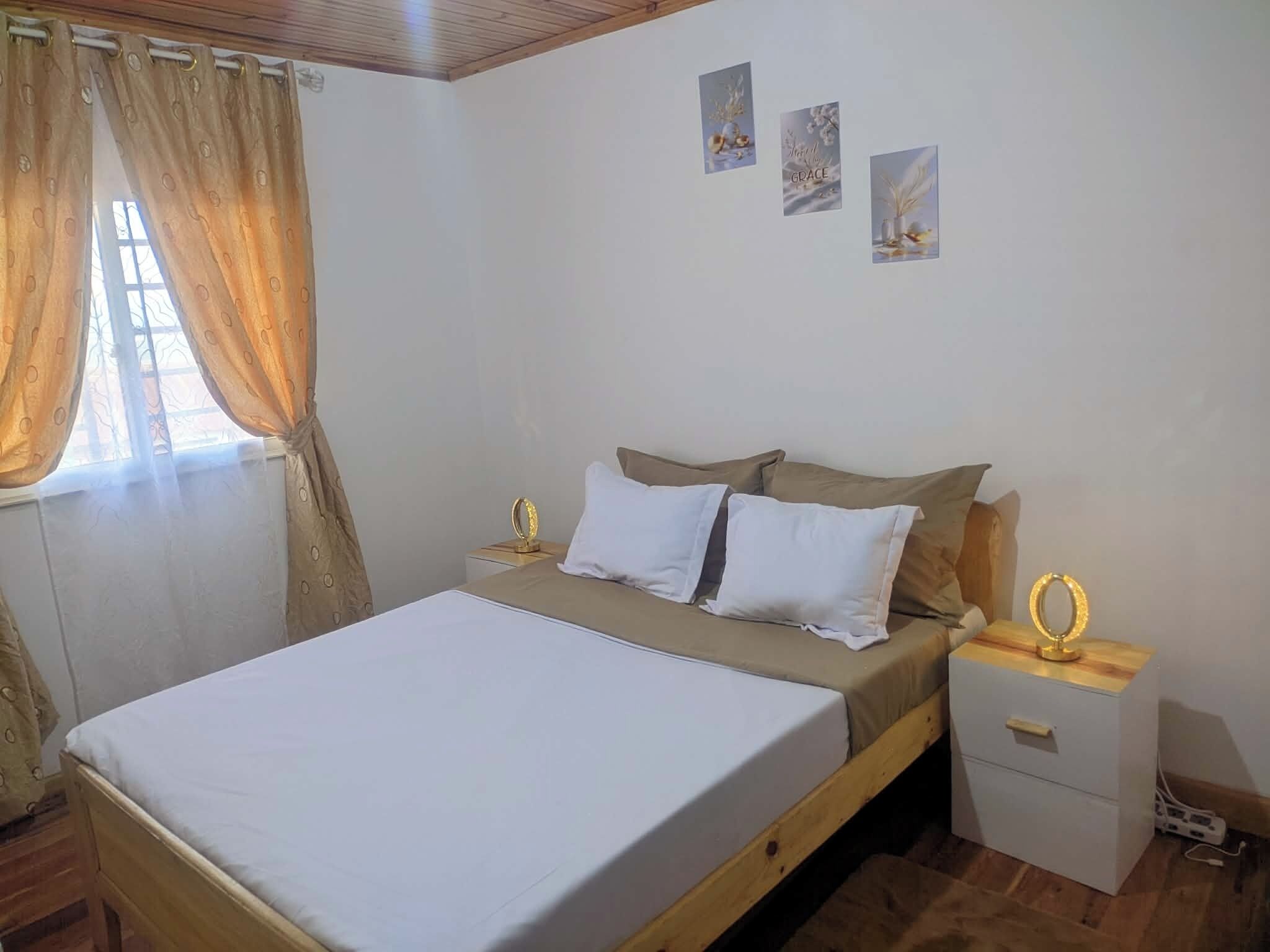 2 habitaciones, tabla de planchar con plancha y wifi gratis 