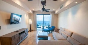 TV - 2 Bedroom Condo in Croc's Casino Resort (Jacó)