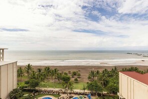 On the beach - 2 Bedroom Condo in Croc's Casino Resort (Jacó)