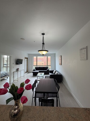 Comfortable  2 bedrooms plus den 2 bathrooms