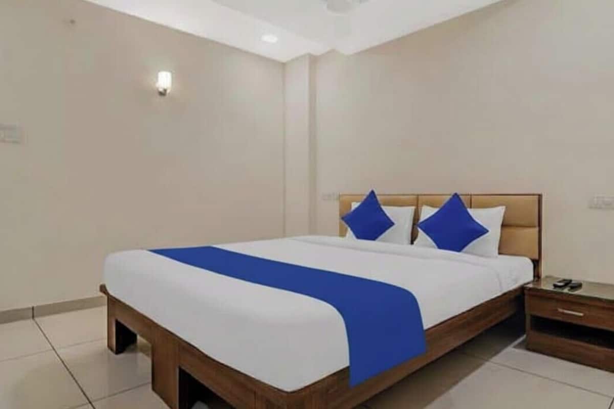 Deluxe Double or Twin Room | Desk, laptop workspace, free WiFi