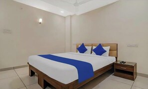 Executive Double Room | Desk, laptop workspace, free WiFi - SHIVOM RESIDENCY (Hyderabad)
