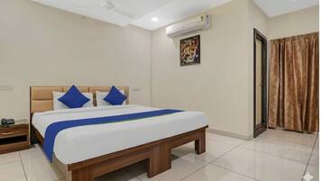 Executive Double Room | Desk, laptop workspace, free WiFi