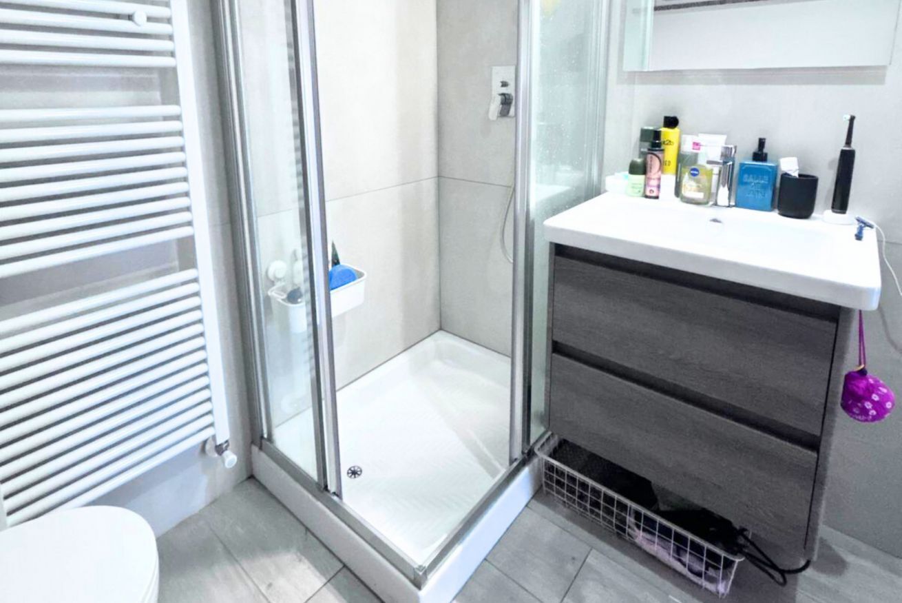 Dusche, Bidet, Handtücher