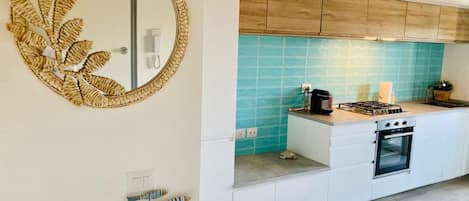 Fridge, dishwasher