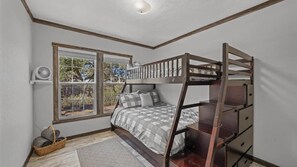 3 bedrooms, iron/ironing board, WiFi, bed sheets - 3 Bedrooms | Golf Simulator | Arcade (Wimberley)