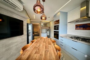 Dining - Luxury Garden in Riviera: Where the Garden Meets the Beach (Bertioga)