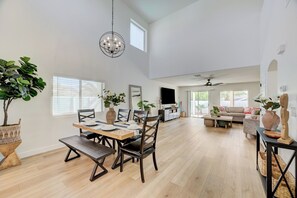 Dining - Nirvana Escape, Home, Pool, Hot Tub, Gym, Game room (North Las Vegas)