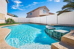 A heated pool - Nirvana Escape, Home, Pool, Hot Tub, Gym, Game room (North Las Vegas)